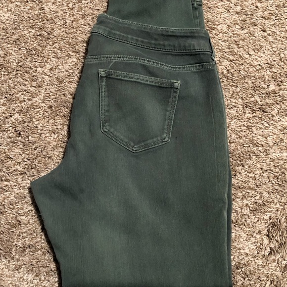 Maurice’s Olive Jagging - Picture 2 of 3